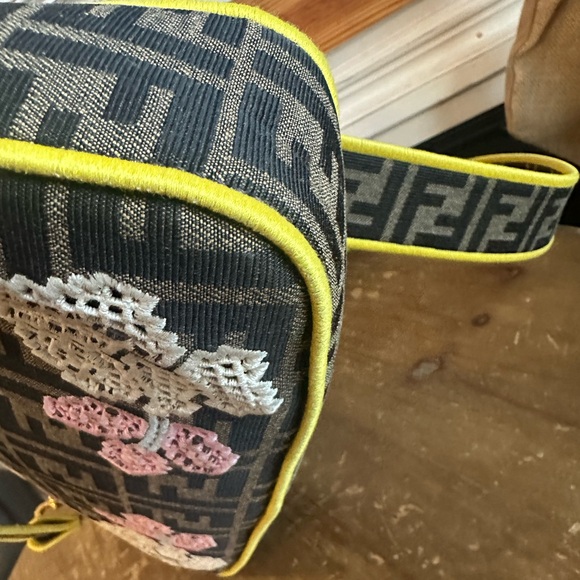 Fendi Zucca Floral Embroidered Baguette Medium - Picture 6 of 16